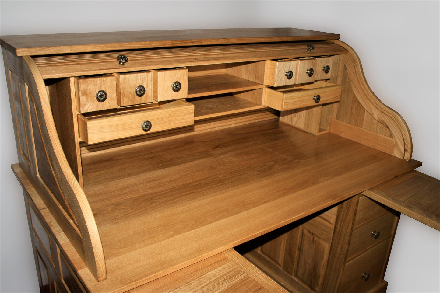 Traditional Oak Roll Top Desk